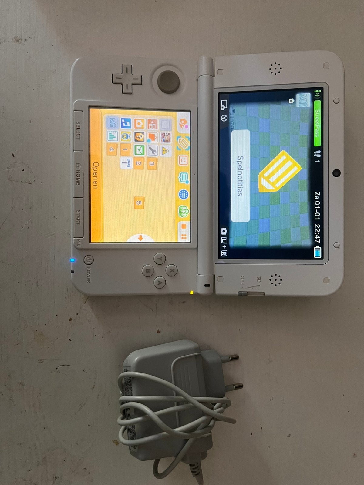 Nintendo 3DS XL (Yoshi edition), Spelcomputers en Games, Spelcomputers | Nintendo 2DS en 3DS, Ophalen of Verzenden, Zo goed als nieuw