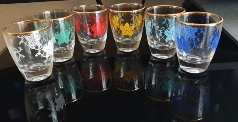 Zes Prachtige Gekleurde Kristallen Glazen., Antiek en Kunst, Antiek | Glas en Kristal, Ophalen of Verzenden