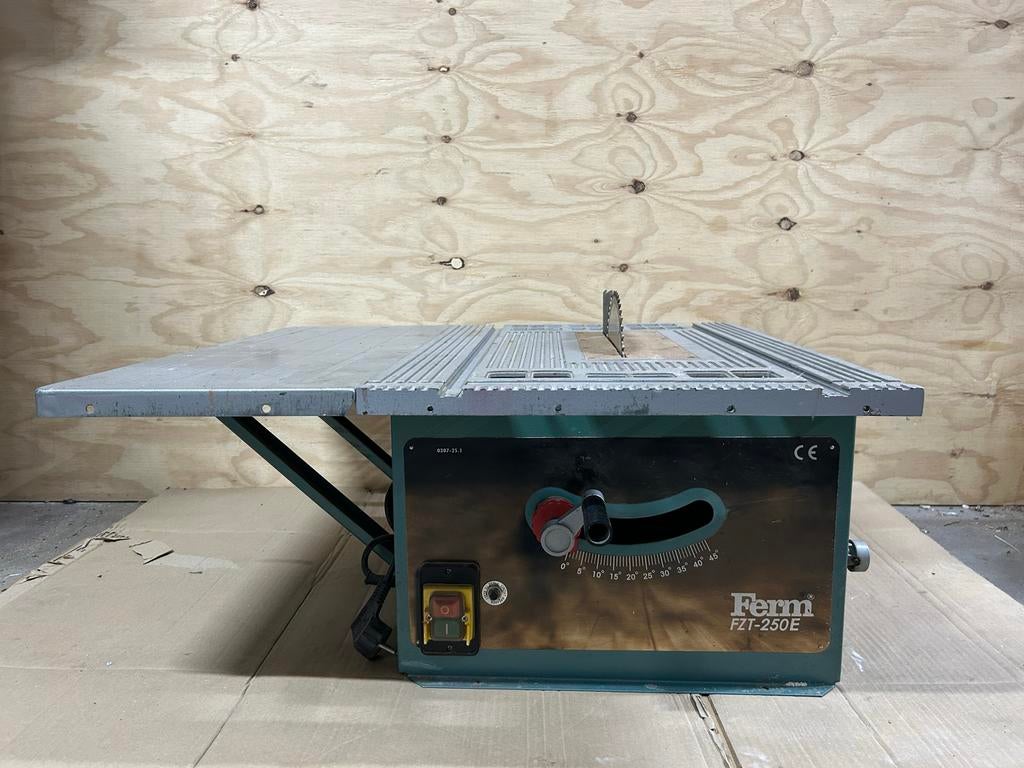 Ferm FZT-250E Tafelzaag - Krachtig en Betrouwbaar, Doe-het-zelf en Verbouw, Ophalen, Gebruikt, Cirkelzaag, 70 mm of meer