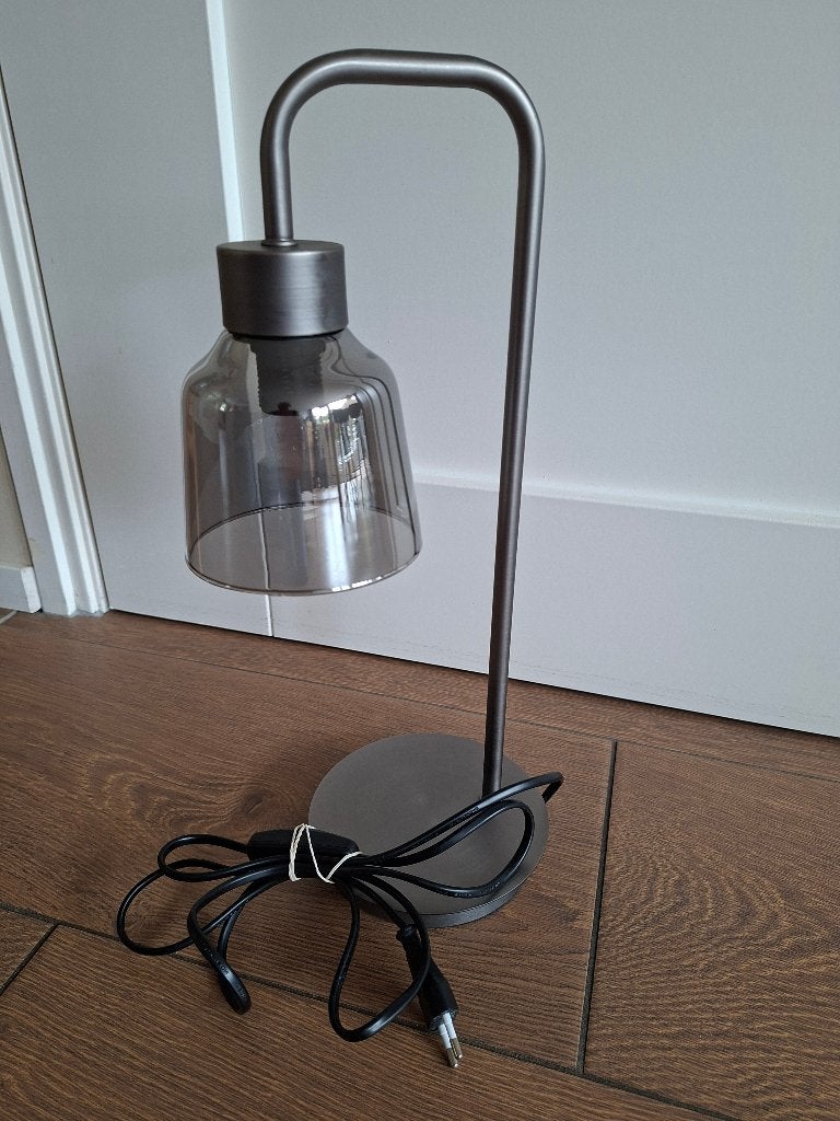Tafellamp.Rookglazenkap.Metalen frame.Aan/uitschakelaar., Met schakelaar, E14 (klein), Ophalen of Verzenden, Zwart