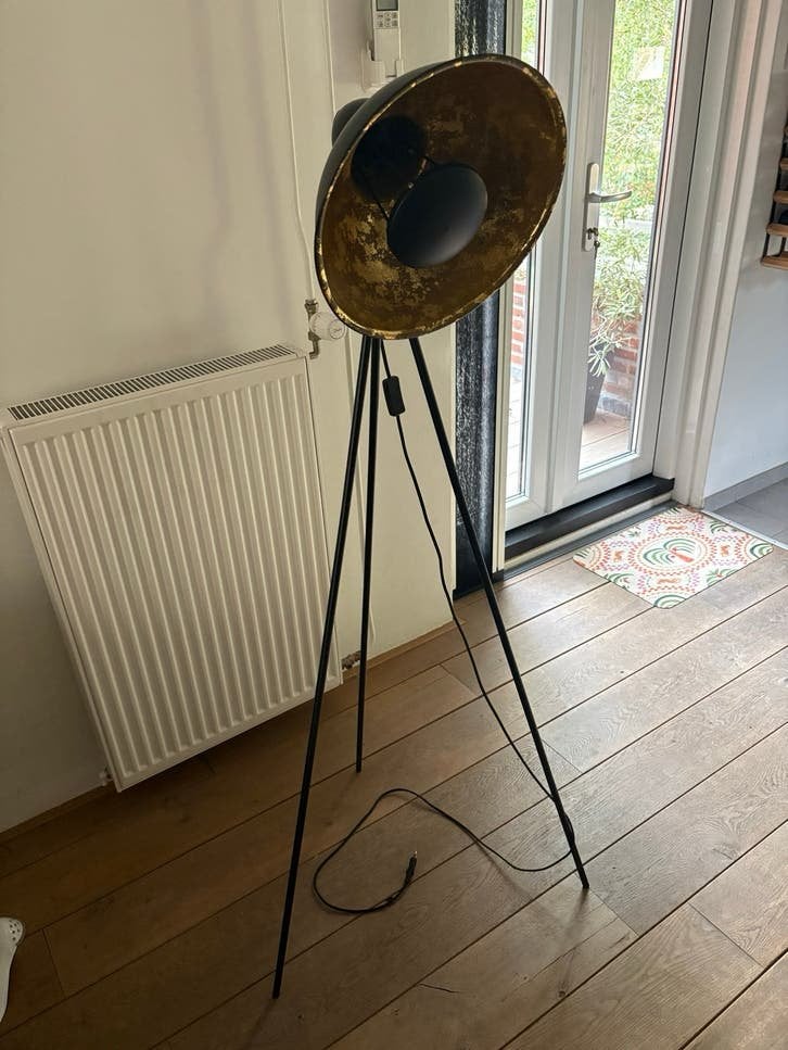 Industriële Stalen Vloerlamp met Gouden Binnenkant, Ophalen, E27 (groot), Zo goed als nieuw, Metaal