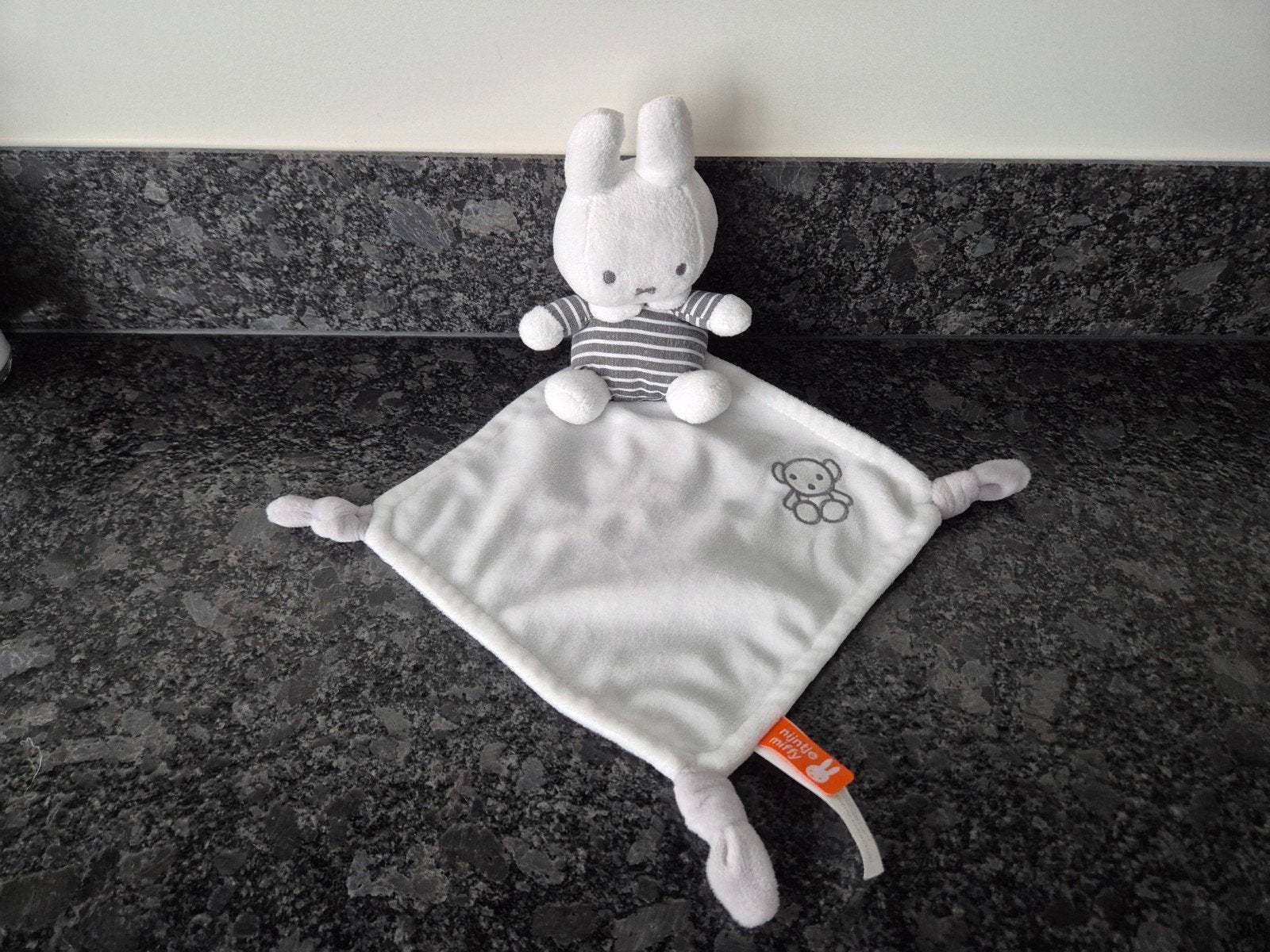 Nijntje Miffy / Tiamo - Knuffelsdoekje Nijntje wit met zwart, Ophalen of Verzenden, Konijn