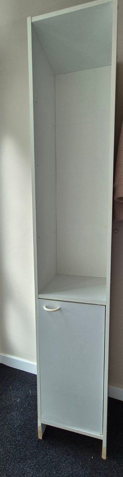 Smalle witte kast met deur en open vakken, Ophalen, Gebruikt