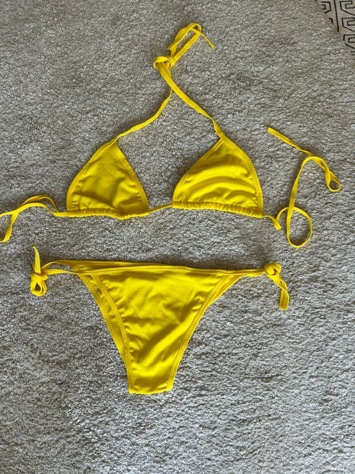 Bikini maat S - 36  geel satijn nieuw voor 15,00, Ophalen of Verzenden, Zo goed als nieuw, Geel, Bikini