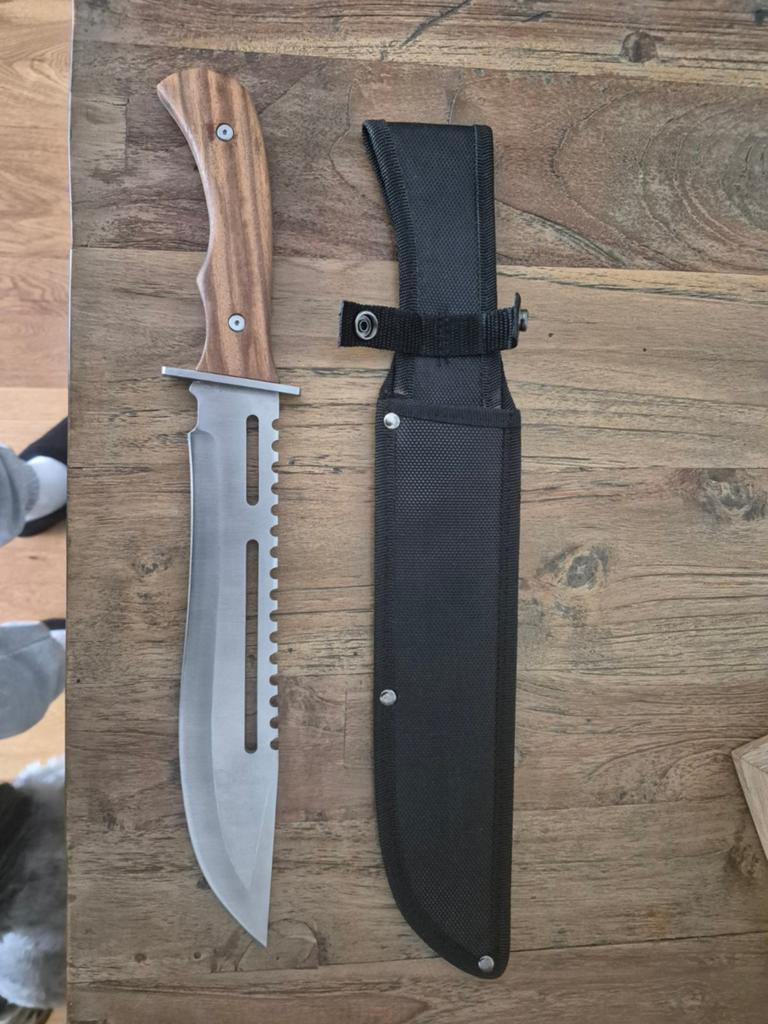TE KOOP SURVIVEL MESSEN TWEE STUKS, Ophalen, Zo goed als nieuw