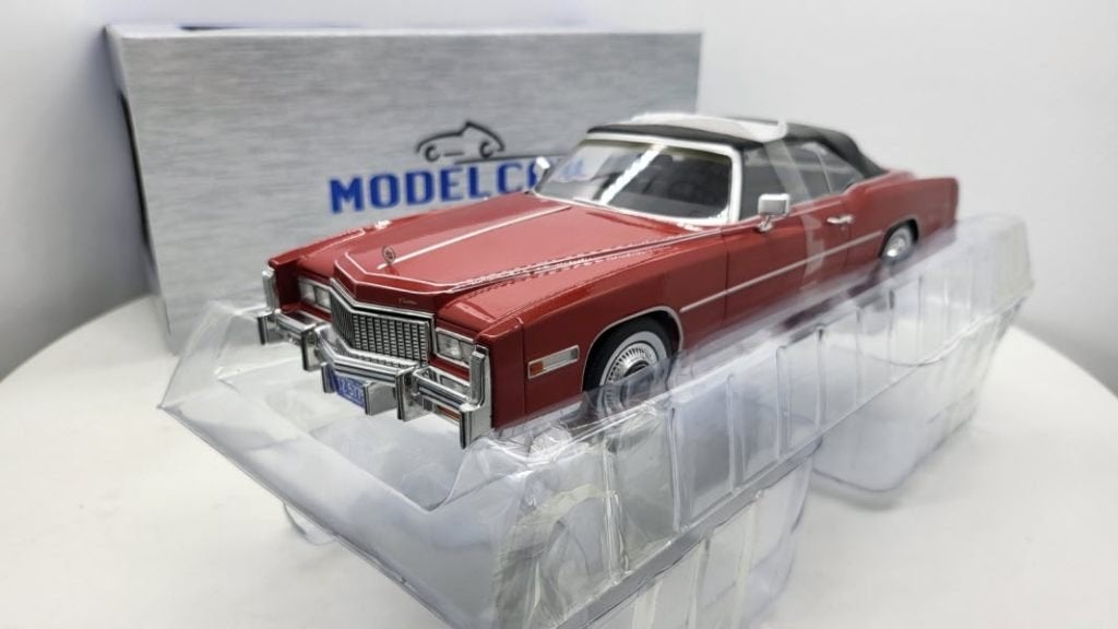 Cadillac Eldorado Convertible, Rood metallic, 1976, Hobby en Vrije tijd, Modelauto's | 1:18, Overige merken, MCG, Auto, Nieuw
