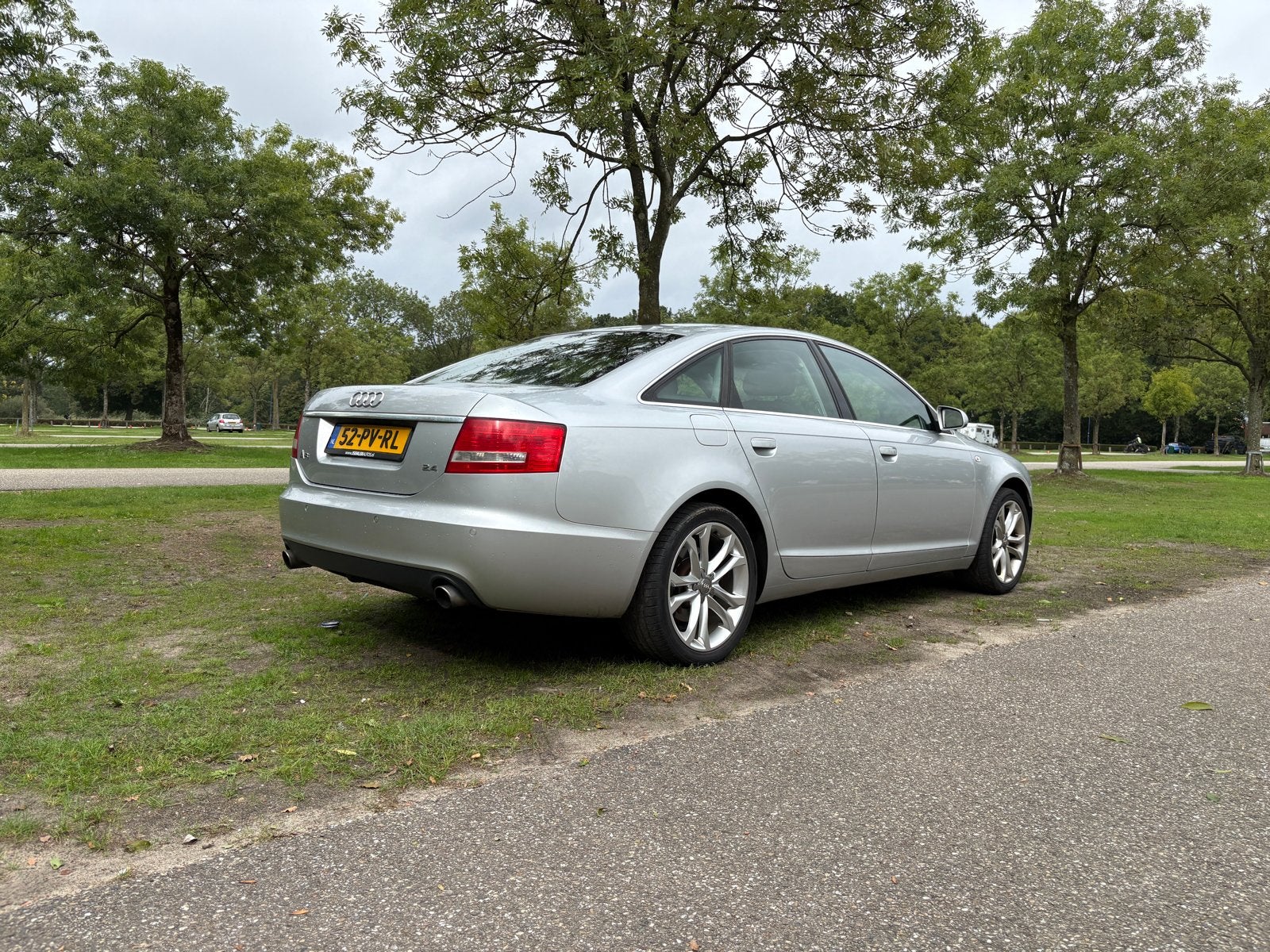 Audi A6 2.4 V6 2005. Trekhaak, Bluetooth, Cruise Control, Voorwielaandrijving, Handgeschakeld, Zilver of Grijs, 750 kg
