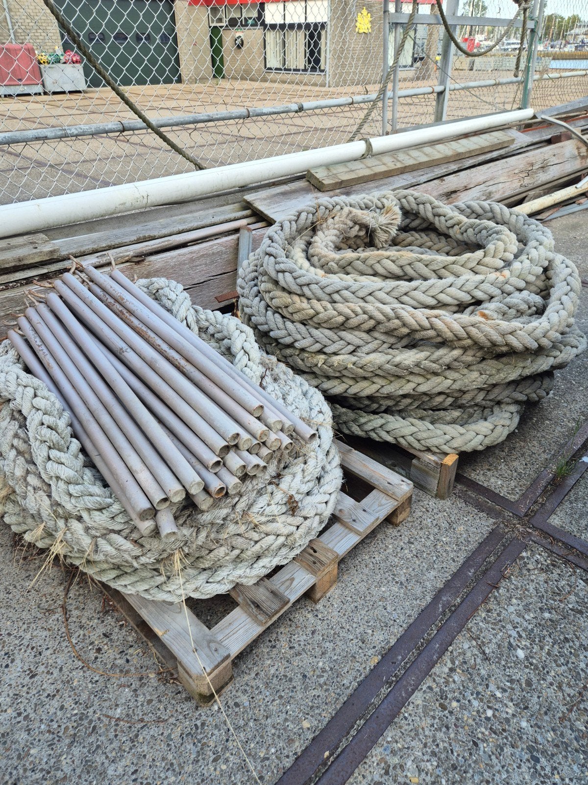 Grote bundel touw en metalen staven, Watersport en Boten, Ophalen of Verzenden