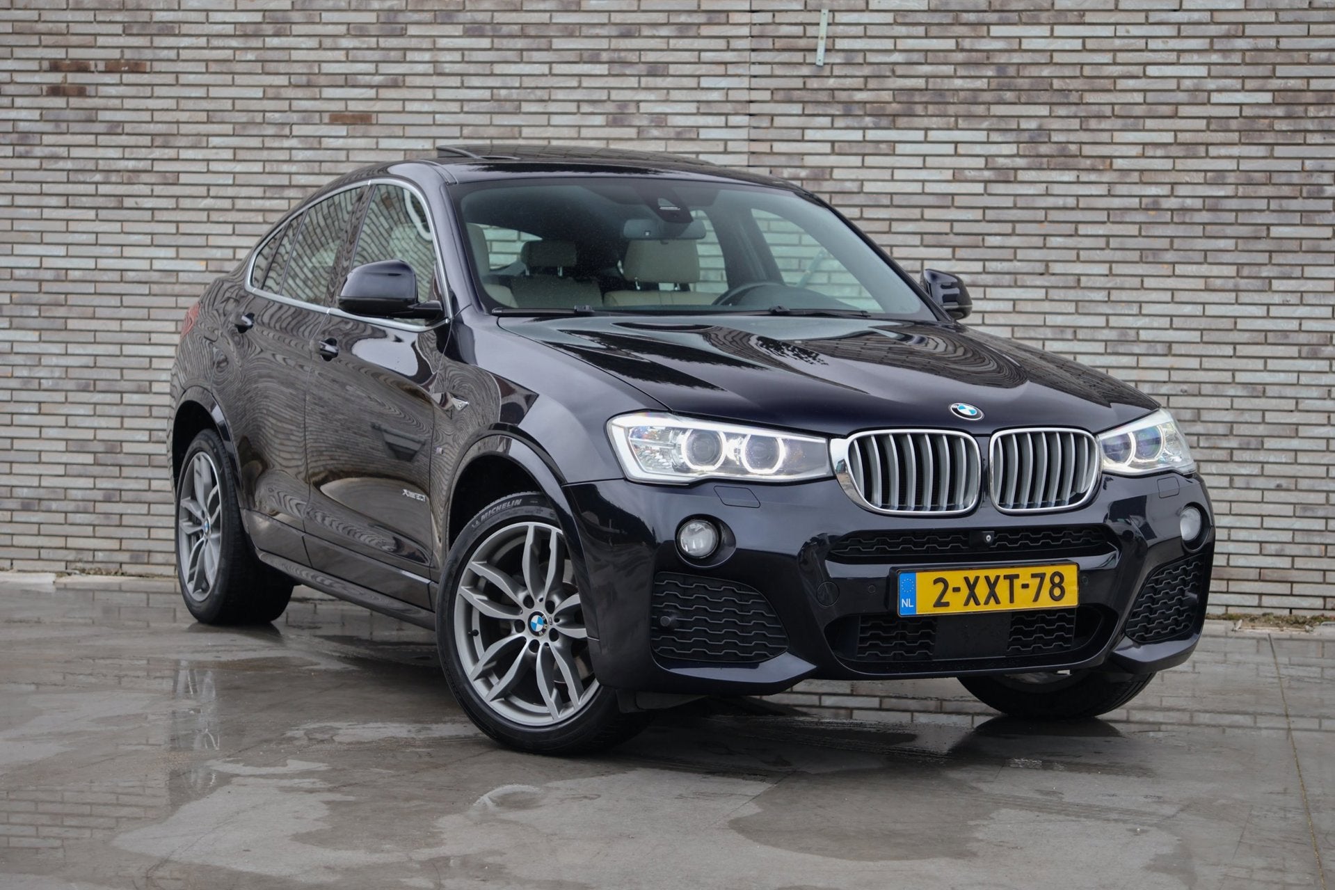 BMW X4 XDrive20i High Executive * TREKHAAK * HUD * M-PAKKET, Automaat, Gebruikt, Euro 6, 4 cilinders