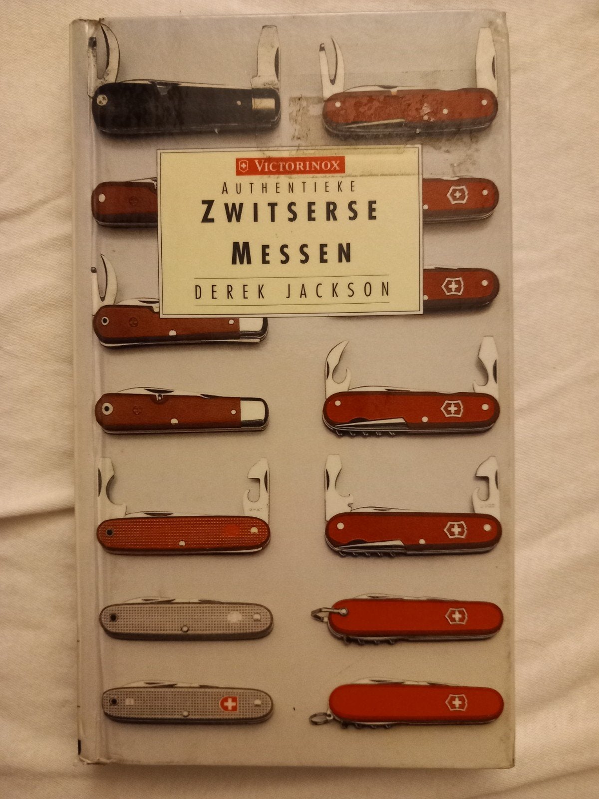 Authentieke Zwitserse Messen - Victorinox Boek, Boeken, Ophalen of Verzenden, Gelezen, Derek Jackson, Europa overig
