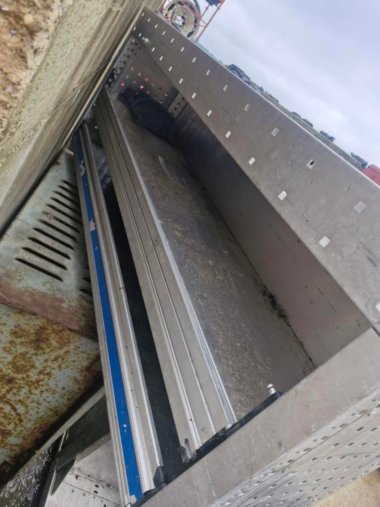 Te koop aluminium rekken en werkbank bedrijfsauto, Ophalen, Gebruikt