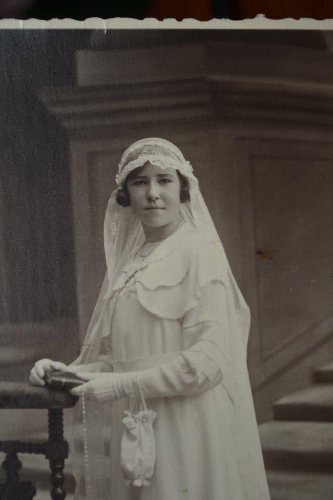 frankrijk 1935 meisje heilige communie, Ophalen of Verzenden, 1920 tot 1940, Ongelopen, Sterren en Beroemdheden