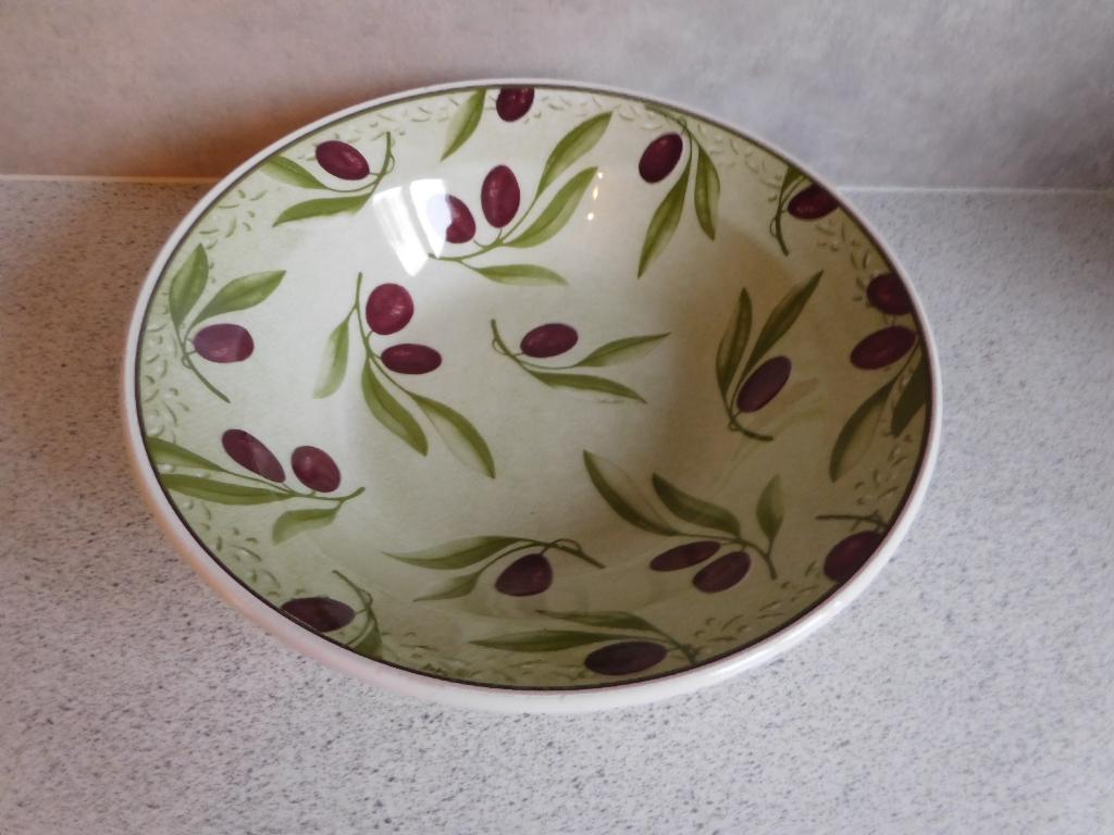 Schaal 15x7 cm. Olijven La Ligne Hotesse Made in Italy, Keramiek, Ophalen of Verzenden, Overige stijlen, Schaal of Schalen