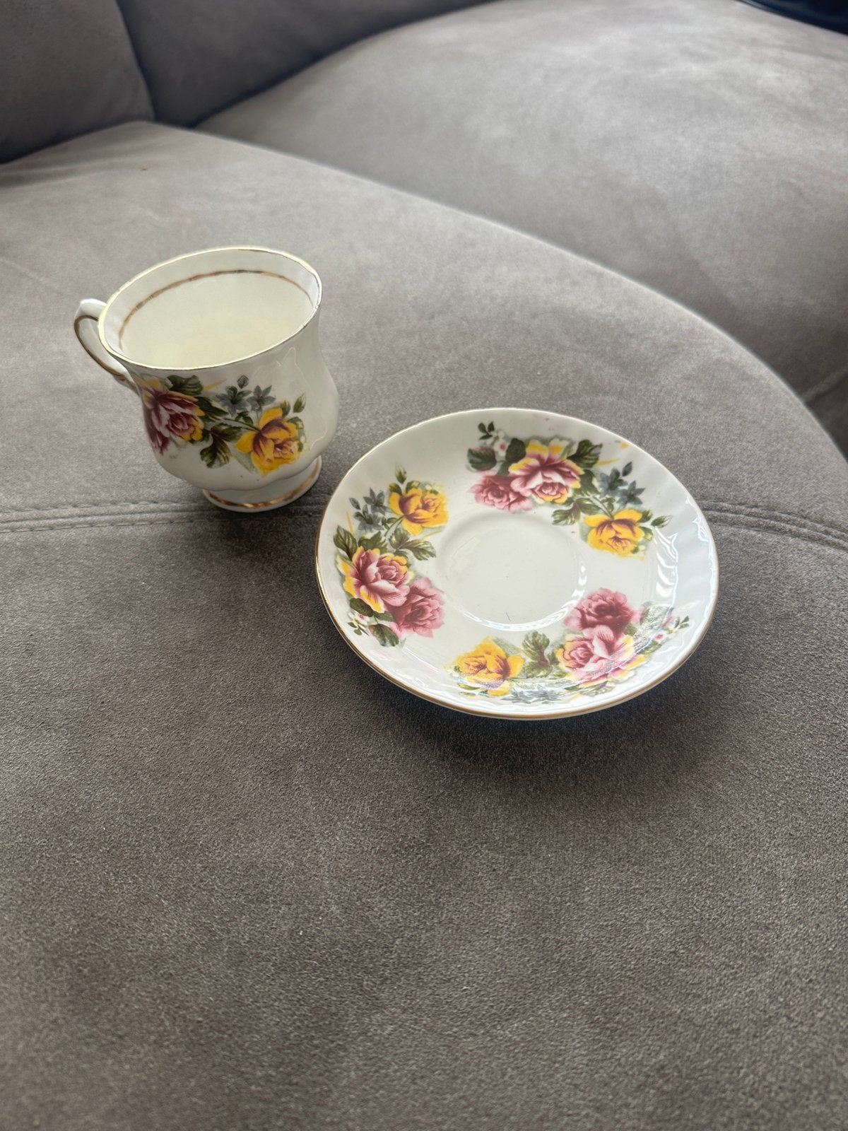Balmoral Castle Bone China kop en schotel met rozen, Ophalen