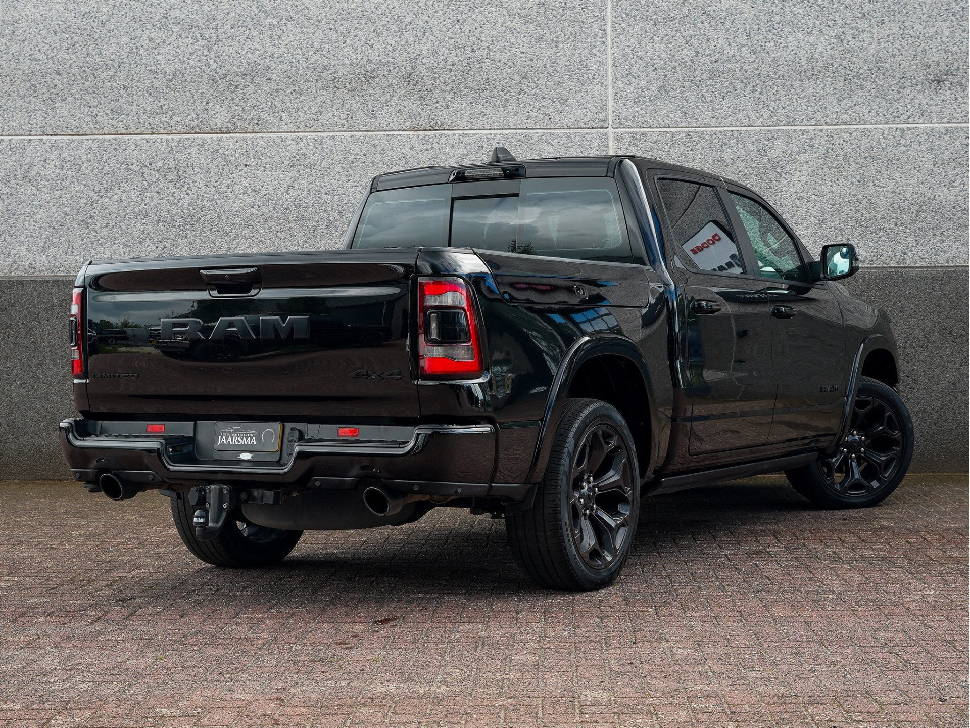 Dodge Ram 1500 5.7L V8 4x4 Crew Cab Limited Night |RAMBox |P, Auto's, Automaat, Gebruikt, 5654 cc, Zwart