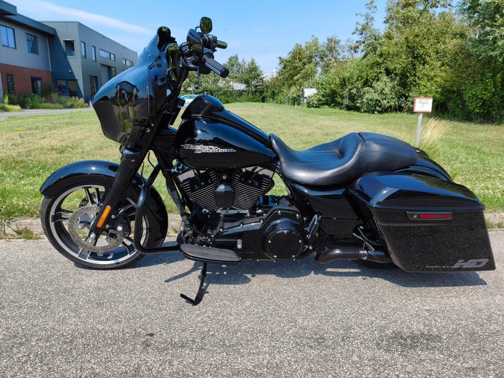 Harley Davidson FLHXS 2015 Blacked out bagger, Motoren, 1688 cc, Bedrijf, Cruise Control, Meer dan 35 kW