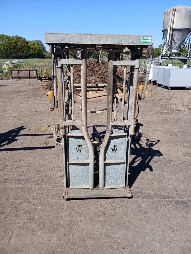 Klauwbekapbox, Ophalen