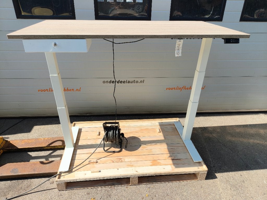 zit sta bureau, hoog laag tafel, elektrisch verstelbaar, Ophalen, Elektrisch, 160 cm, Gebruikt