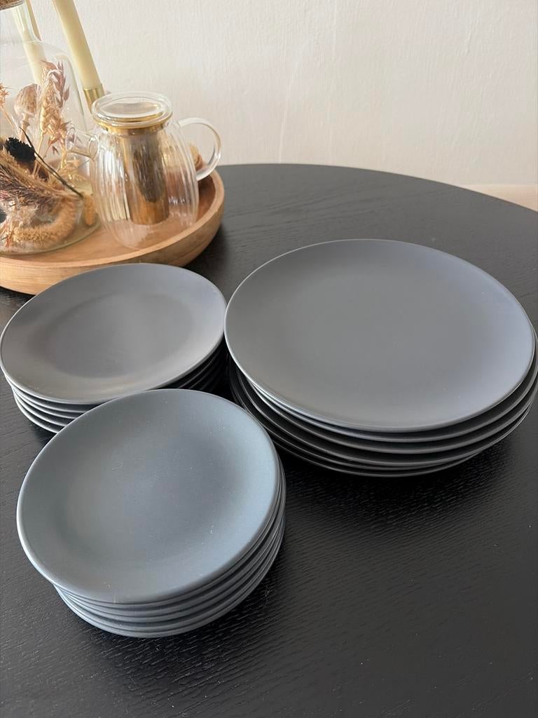IKEA Servies Set - Donkergrijs, Ophalen, Keramiek, Zo goed als nieuw, Effen