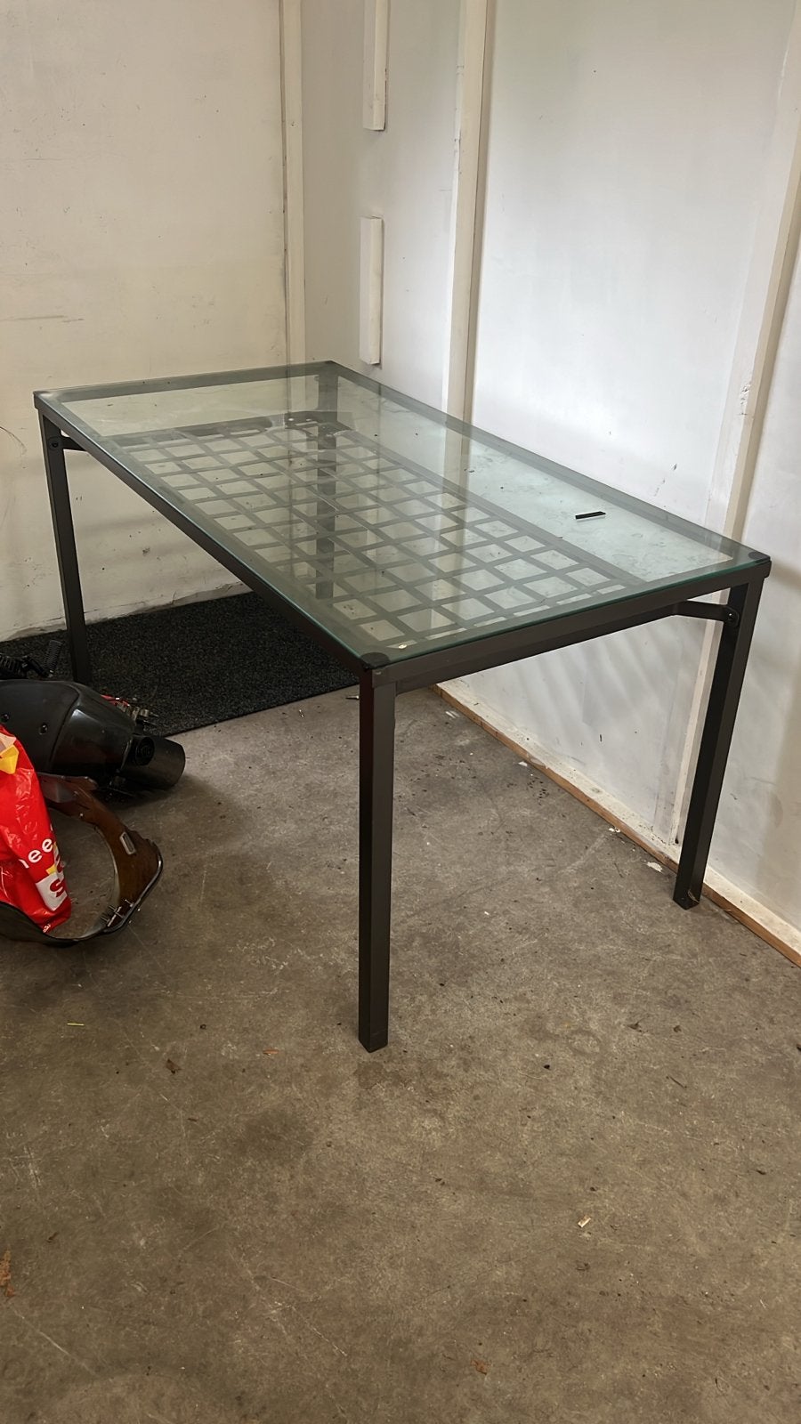 Gratis Glazen tafel met metalen onderstel, industriel, Huis en Inrichting, Gebruikt, 100 tot 150 cm, Glas, Vier personen