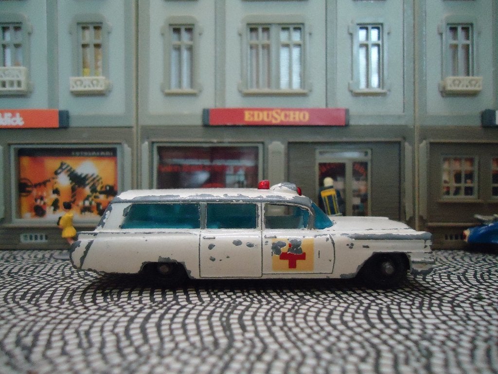 1/87 1963 Cadillac S&S Ambulance - Lesney Matchbox No-54, Ophalen of Verzenden, Gebruikt, Auto