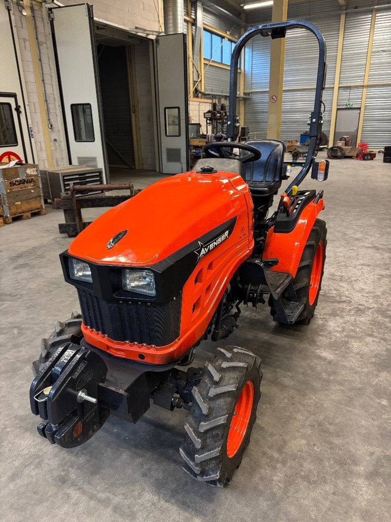 Avenger 26H compacttractor – met frontgewichten en rolbeugel, Zakelijke goederen, Ophalen