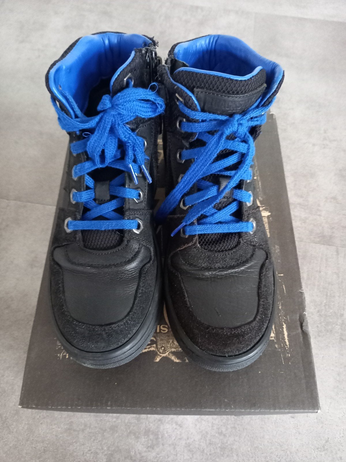 Twins & Trackstyle schoenen zwart mt 35
Veter iets verpluist, Trackstyle, Schoenen, Ophalen of Verzenden, Zo goed als nieuw