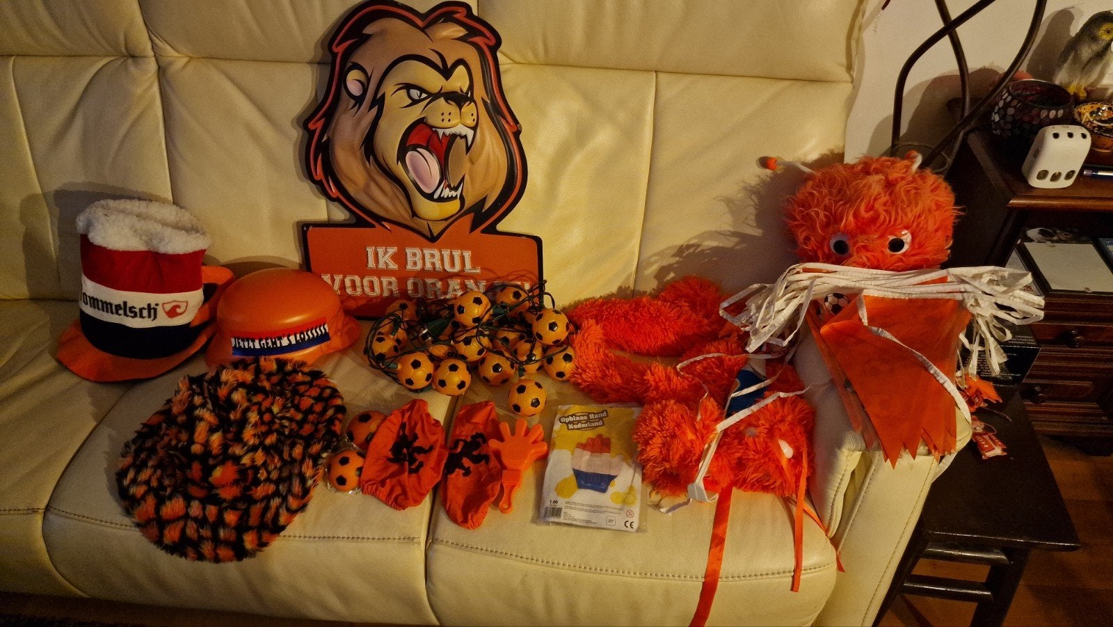Groot Oranje Fanpakket: Vlaggen, Hoeden, Attributen & Meer, Ophalen of Verzenden, Gebruikt, Overige sporten, Pet of Muts