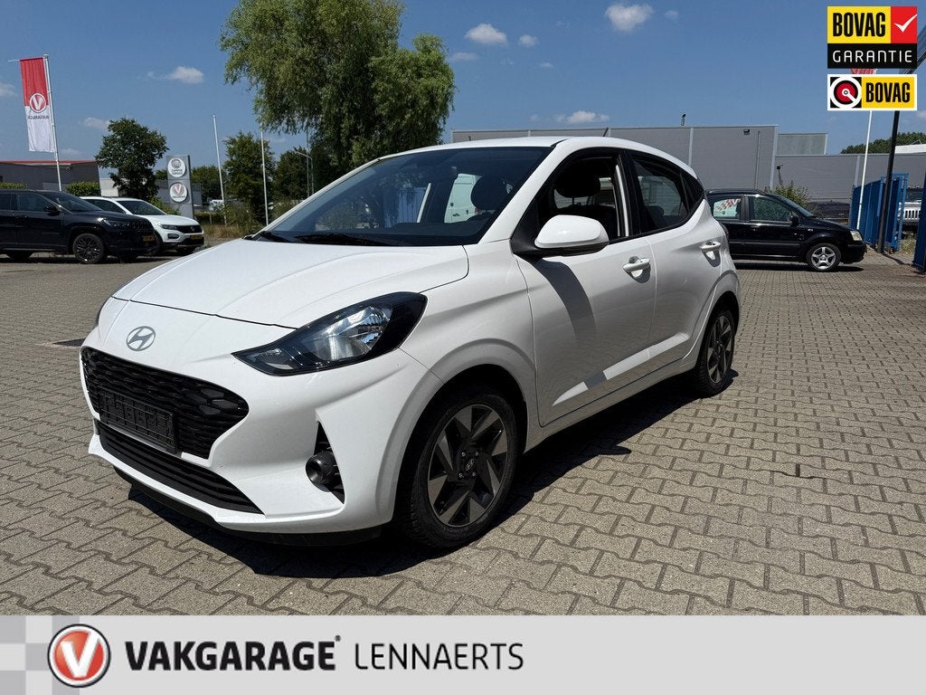 Hyundai I10 1.0 Premium Automaat (BOVAG/RIJKLAARPRIJS), Auto's, Hyundai, 12 maanden, Stof, Zwart, 899 kg