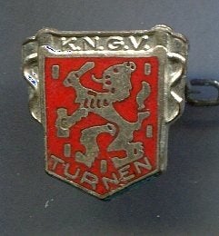 K.N.G.V. turnen rood email broche ( Y_153), Verzamelen, Ophalen of Verzenden, Nieuw, Sport, Speldje of Pin