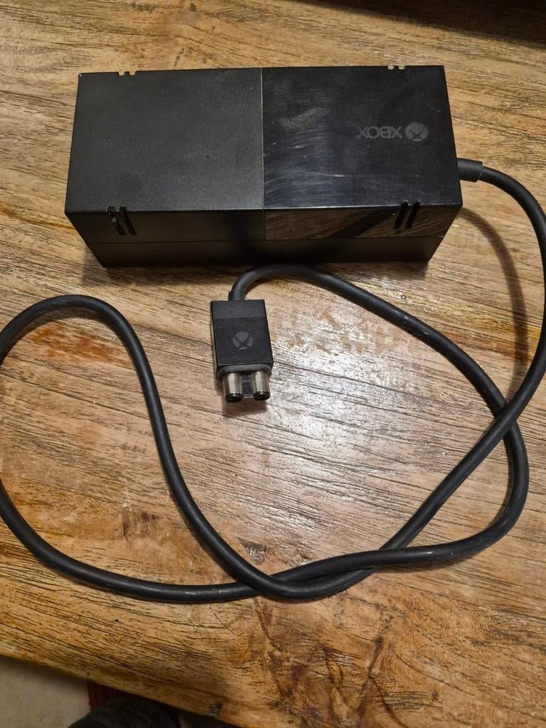 Xbox One met snoeren, Ophalen of Verzenden, Zo goed als nieuw