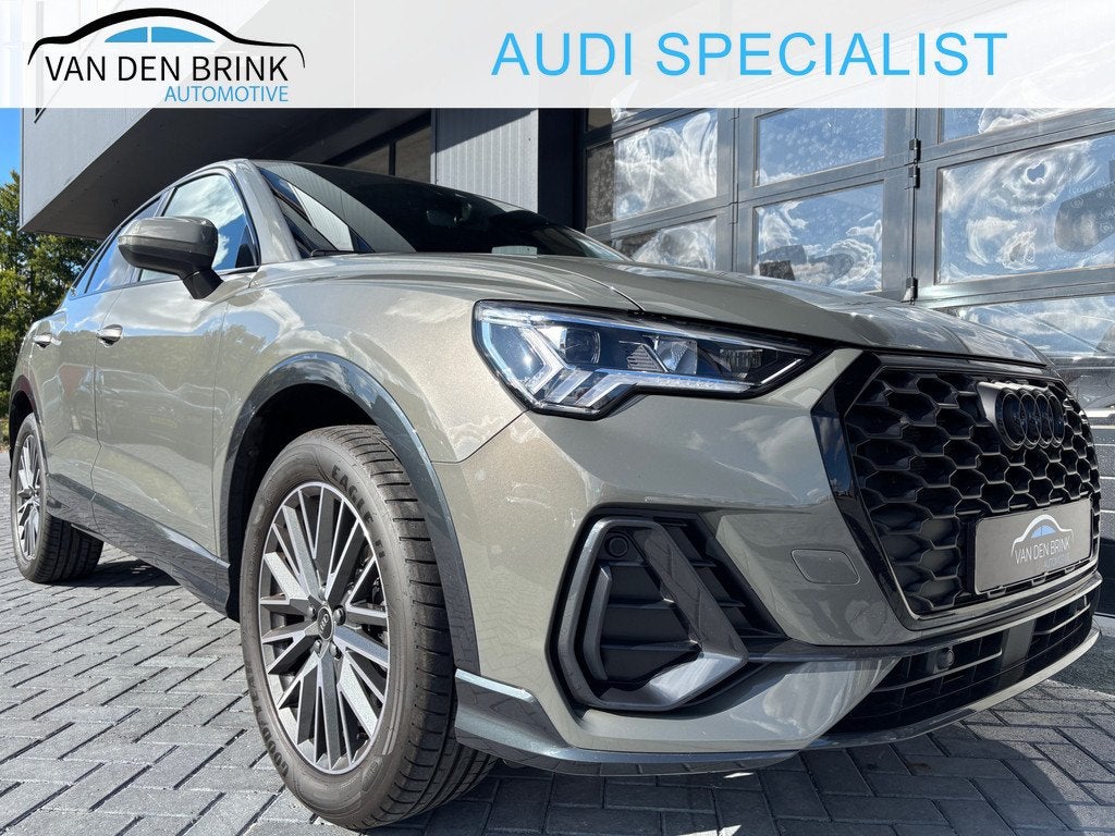 Audi Q3 Sportback 45 TFSI e S-line Camera CarPlay (bj 2022), Gebruikt, Leder en Stof, Hybride Elektrisch/Benzine, SUV of Terreinwagen