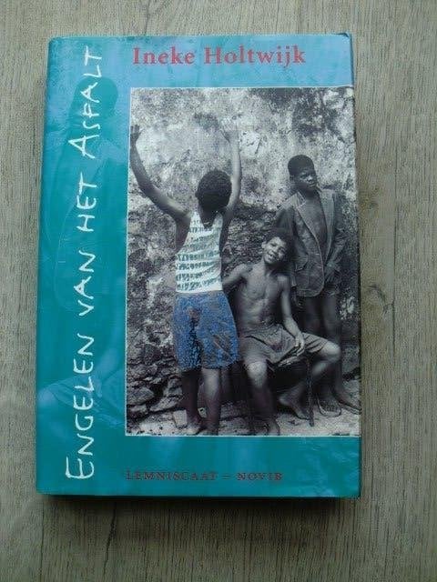 Ineke Holtwijk - Kinderen van het asfalt (Hardcover met so), Ophalen of Verzenden, Zo goed als nieuw