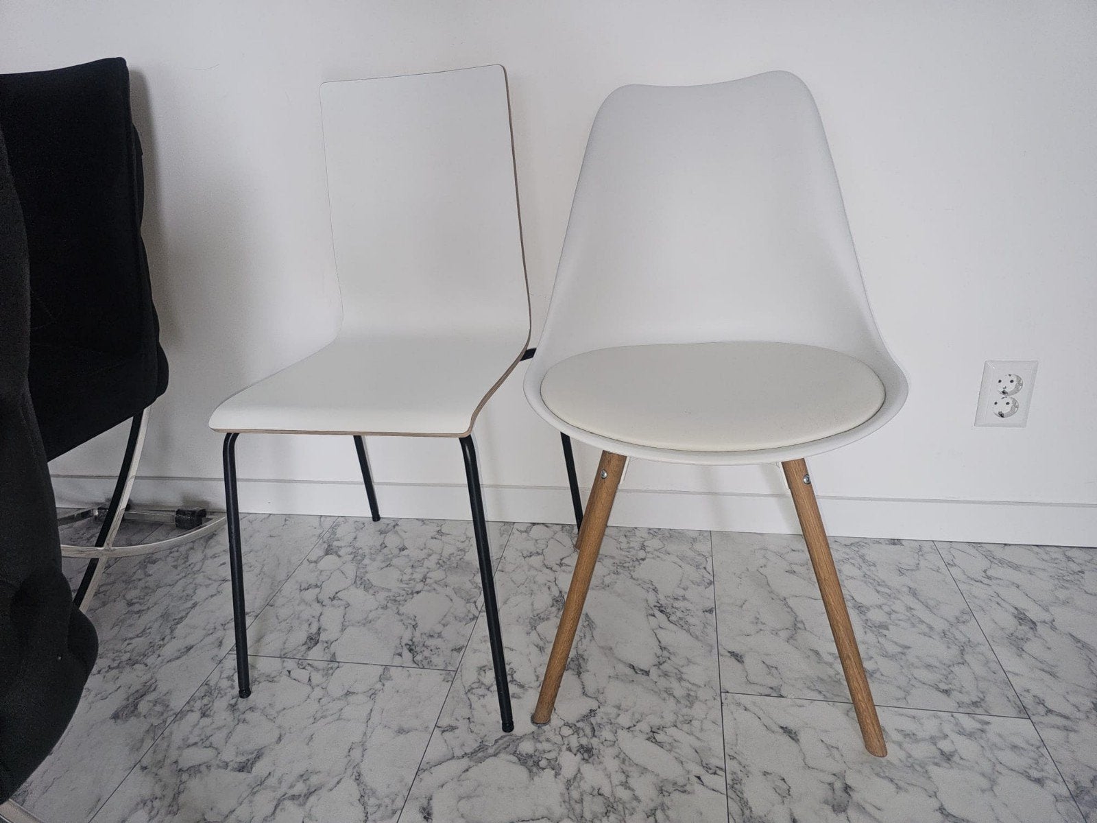 2 stoelen, Twee, Wit, Ophalen of Verzenden, Zo goed als nieuw