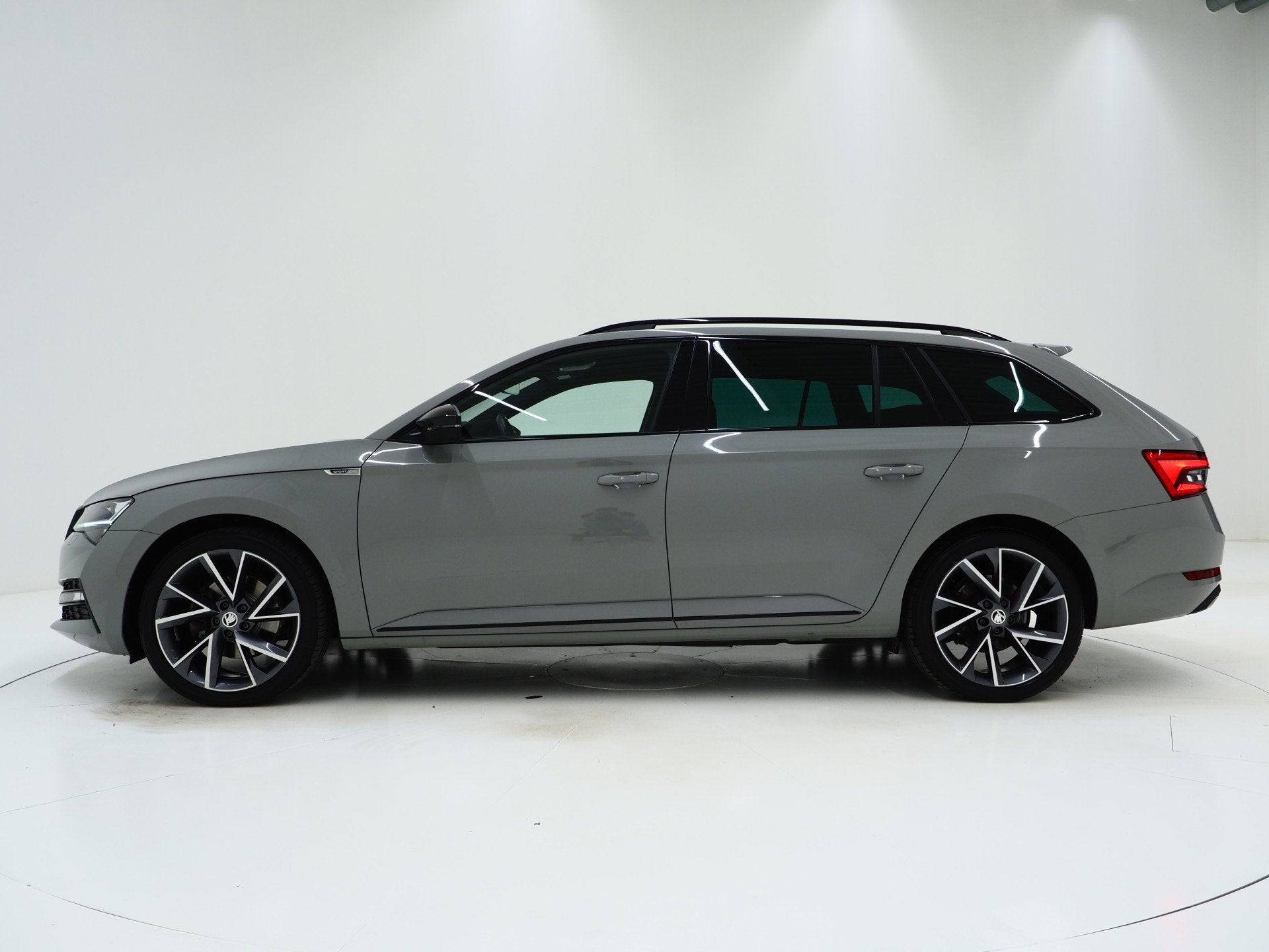 Skoda Superb Combi 1.4 TSI iV Sportline | Leder/Alcantara |, Auto's, Dealer onderhouden, Gebruikt, Zwart, 4 cilinders