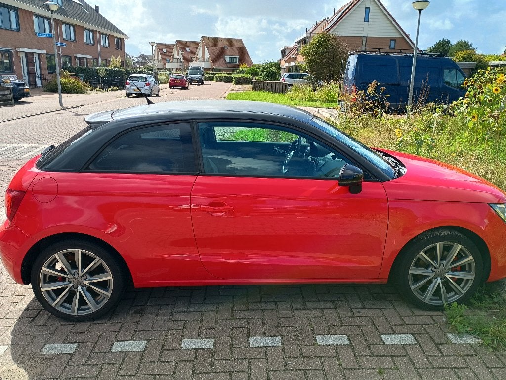 Audi A1 1.4 Tfsi 90KW S-tronic 2010 Rood, Auto's, Euro 5, A1, 4 cilinders, 49 €/maand