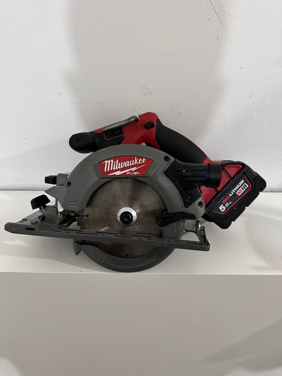 Milwaukee Cirkelzaag, Doe-het-zelf en Verbouw, Gereedschap | Schuurmachines, Ophalen, Zo goed als nieuw, Minder dan 600 watt, Vlakschuurmachine