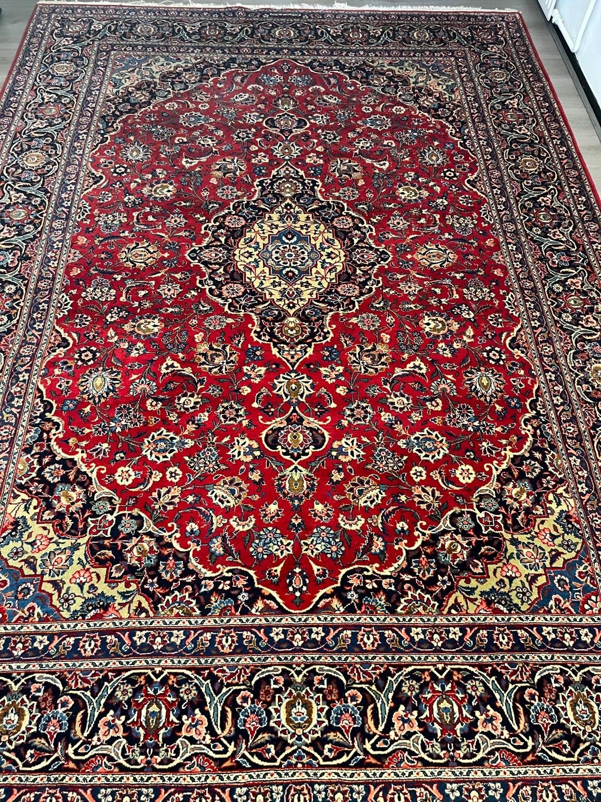 Gesigneerd Perzisch tapijt uit Iran - 330x236 cm, Ophalen of Verzenden, Zo goed als nieuw, 200 cm of meer, Rechthoekig