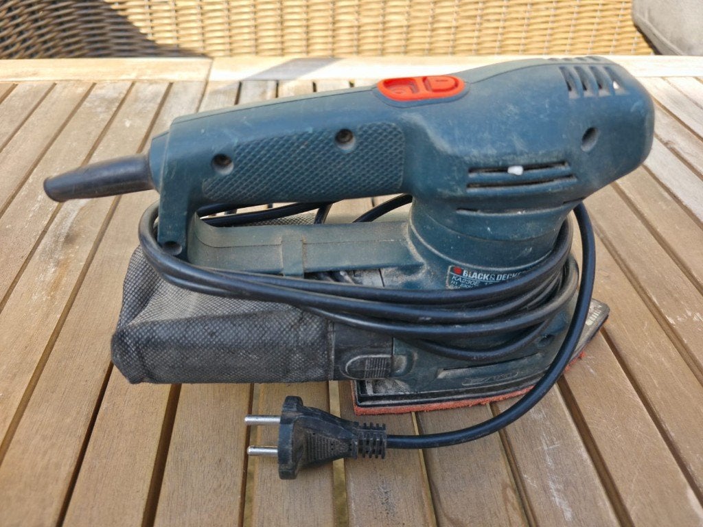 Black & Decker KA230E schuurmachine – 170W, Ophalen of Verzenden, Gebruikt, Minder dan 600 watt, Vlakschuurmachine