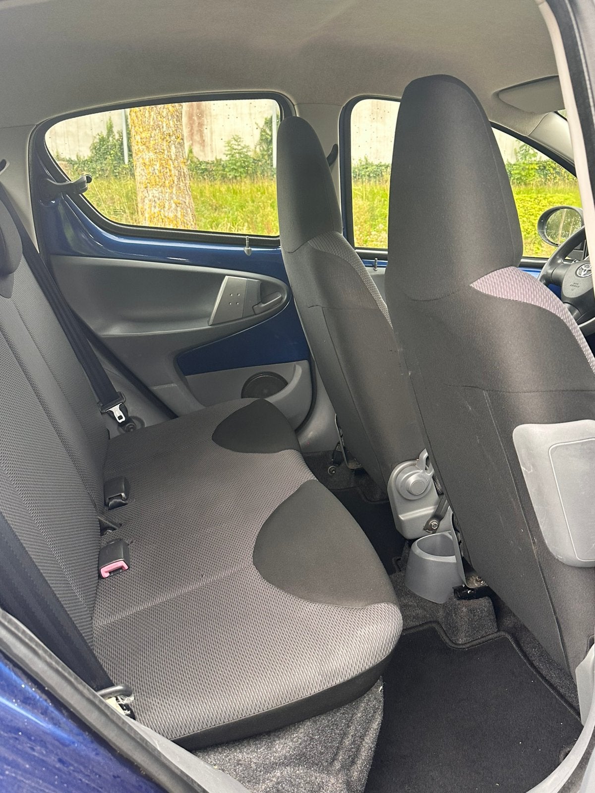 Foto 13 van Toyota Aygo 1.0 | Donker blauw | 5 Deurs | NAP | Zuinig