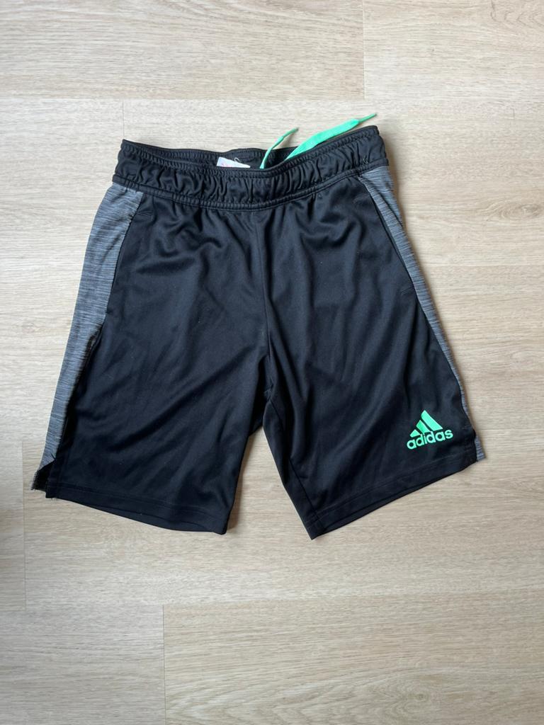 Adidas sportbroekje zwart - maat 140, Ophalen of Verzenden, Gebruikt, Jongen of Meisje, Sport- of Zwemkleding