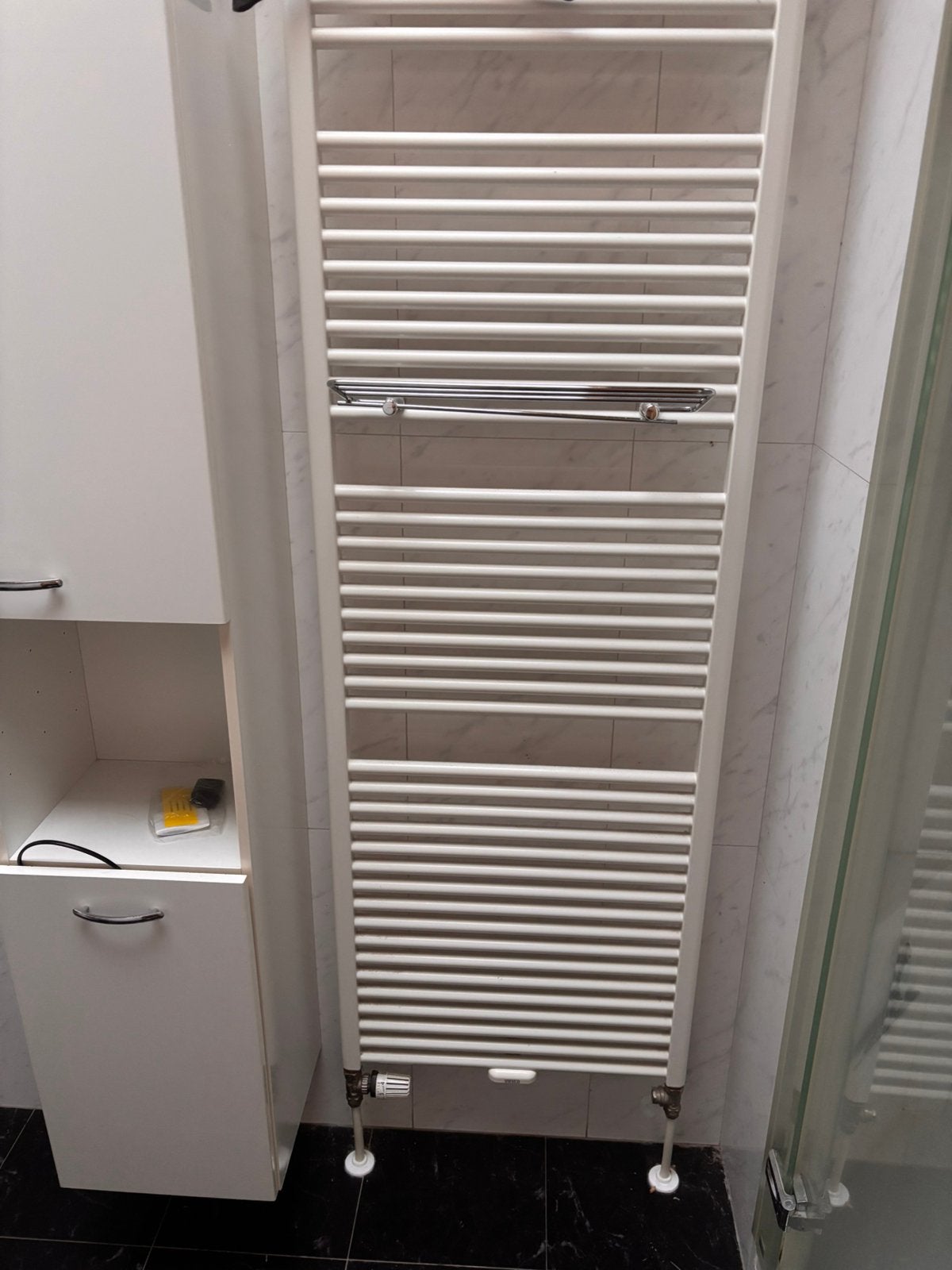 Vasco design handdoekradiator 200 x 60 cm wit + handdoekrek, Doe-het-zelf en Verbouw, Ophalen, Radiator, Minder dan 60 cm, Zo goed als nieuw