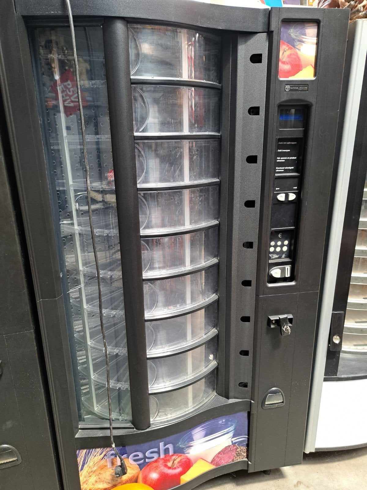 Fruit / zuivel automaat gekoeld, Verzamelen, Automaten | Overige, Ophalen