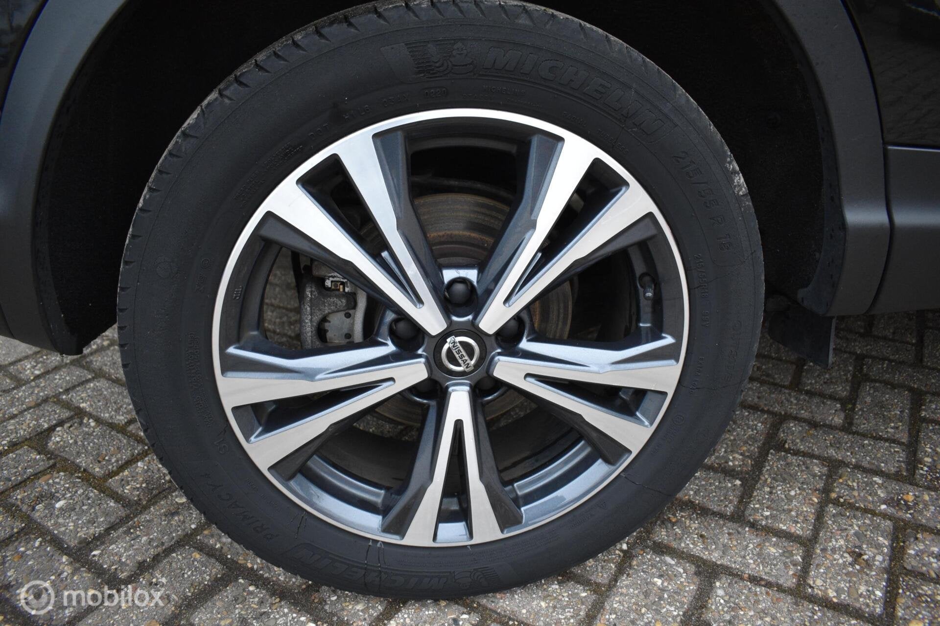 Nissan Qashqai 1.3 DIG-T N-Connecta 2020|Camera|LED|Panodak!, Auto's, Voorwielaandrijving, Euro 6, 4 cilinders, Zwart