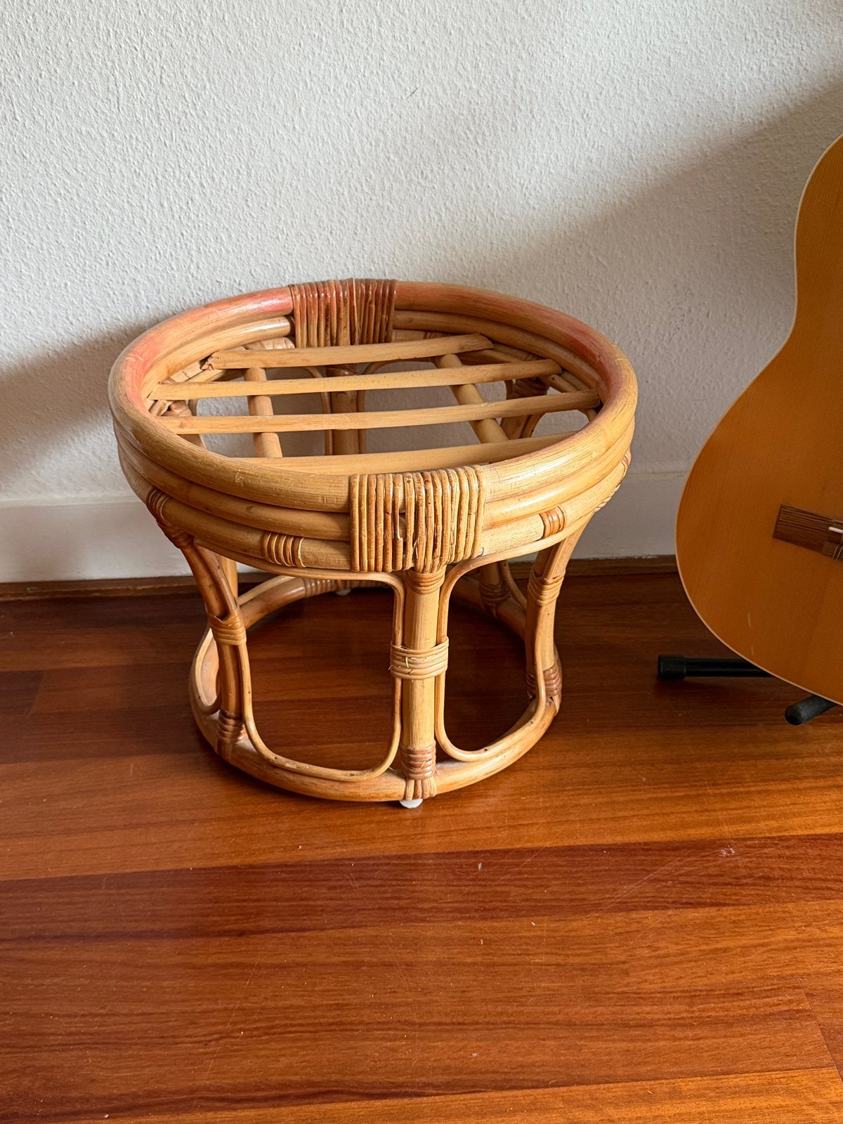 Vintage rotan krukje/bijzettafel/voetenbankje, Minder dan 55 cm, Gebruikt, Rond, Ophalen