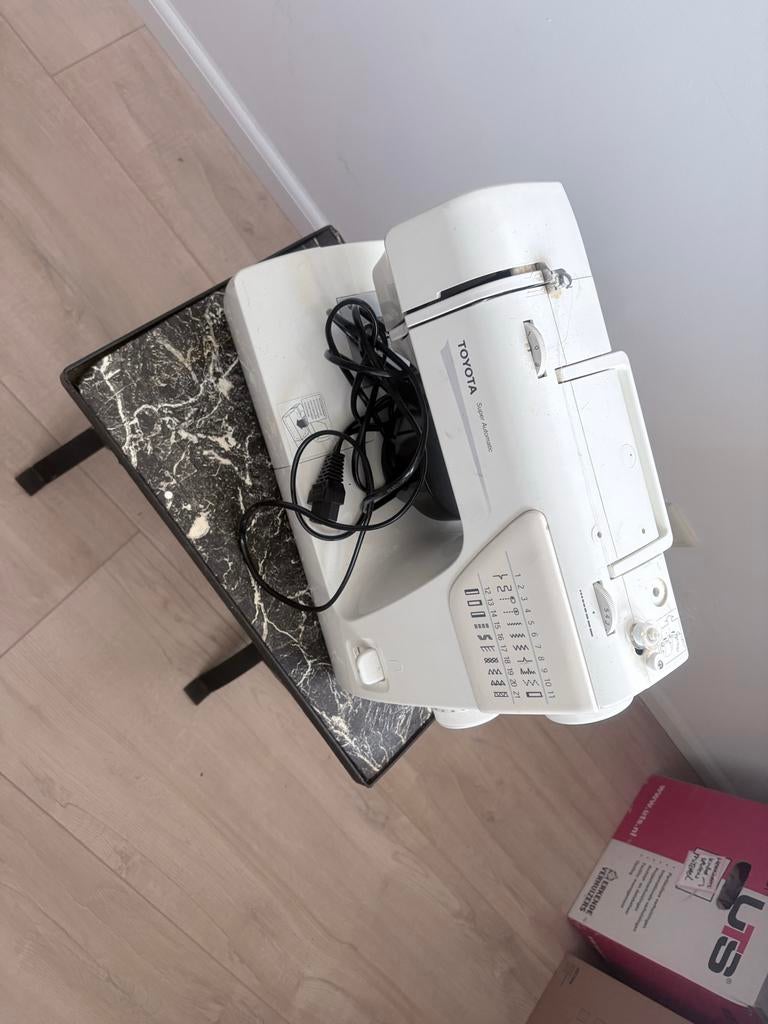 Toyota Super Automatic Naaimachine RS2000 Serie, Ophalen, Gebruikt, Naaimachine, Overige merken