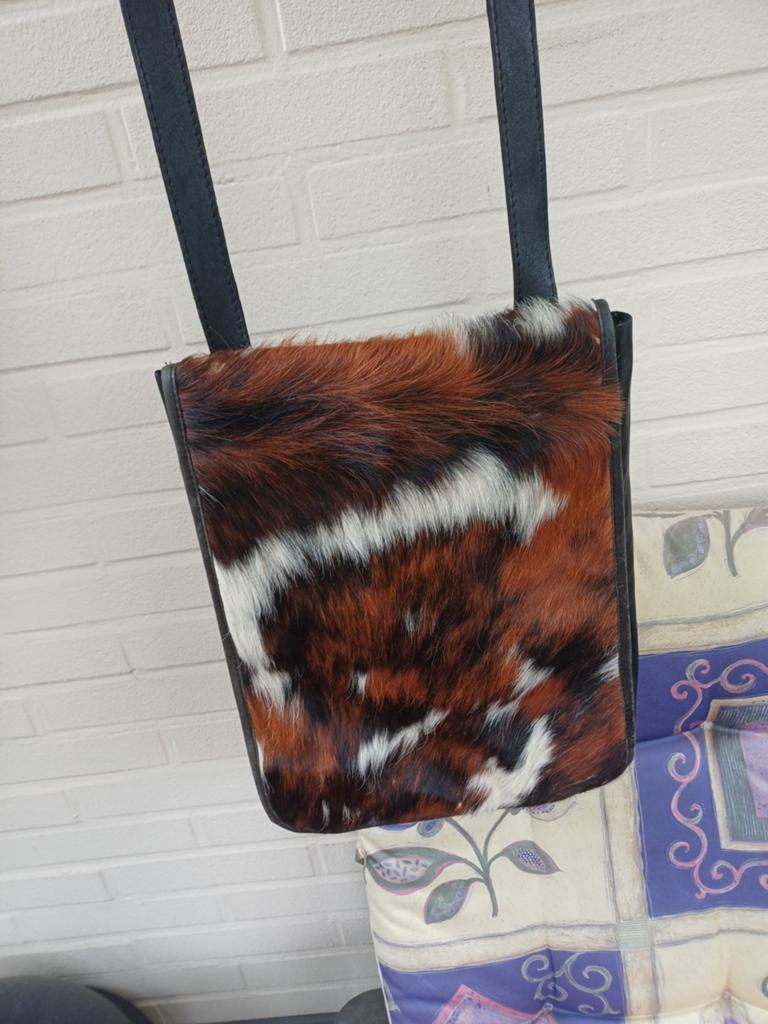 Unieke cowboy schouder tas met koeien huid, Ophalen of Verzenden, Zo goed als nieuw, Zwart, Leer