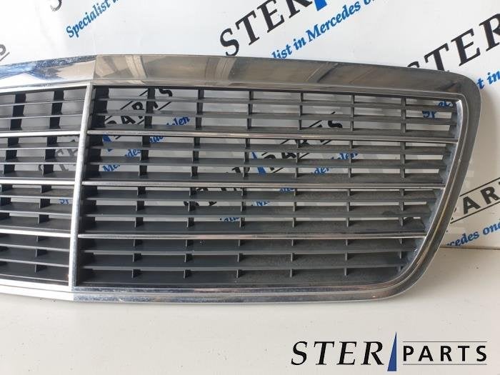 Grille van een Mercedes E-Klasse, Gebruikt, -, Ophalen of Verzenden, -