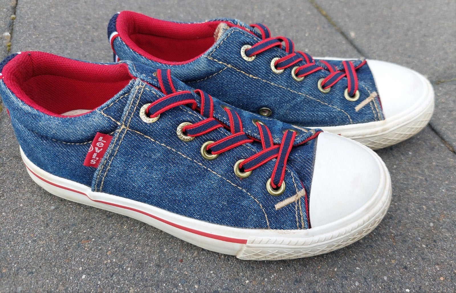 Levi's sneakers mt 32, Jongen of Meisje, Schoenen, Ophalen of Verzenden, Zo goed als nieuw