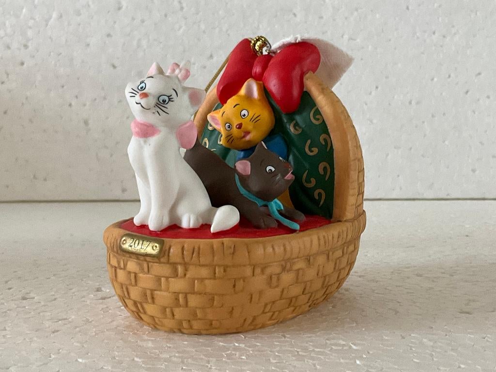 disney ornament aristocats kittens in mand, Verzamelen, Ophalen, Overige figuren, Zo goed als nieuw, Beeldje of Figuurtje